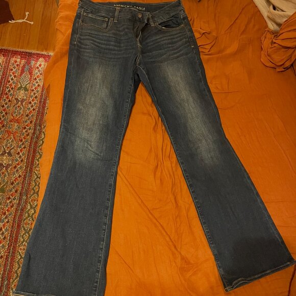 American Eagle Next Level Curvy Low-Rise Kick Bootcut Jean - Picture 3 of 4